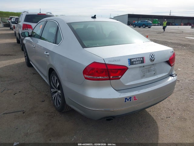 1VWCT7A32FC008420 Volkswagen Passat 1.8t Sel Premium