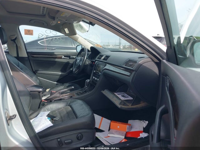 1VWCT7A32FC008420 Volkswagen Passat 1.8t Sel Premium