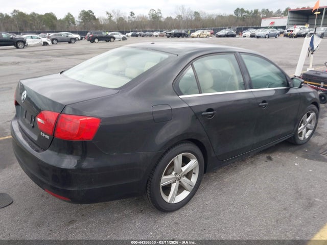 2013 Volkswagen Jetta 2.5l Se მანქანა იყიდება აუქციონზე, vin: 3VWDX7AJ4DM396334, აუქციონის ნომერი: 44356550