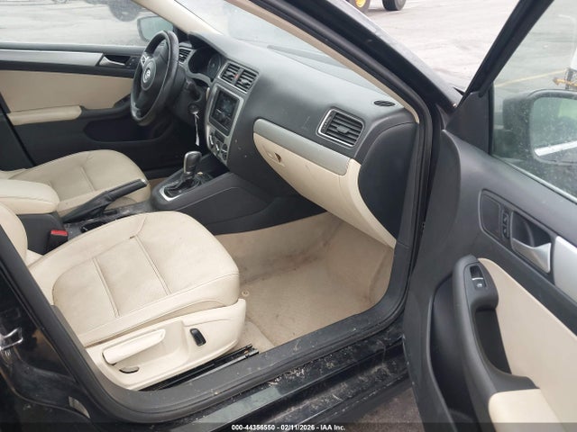 2013 Volkswagen Jetta 2.5l Se მანქანა იყიდება აუქციონზე, vin: 3VWDX7AJ4DM396334, აუქციონის ნომერი: 44356550