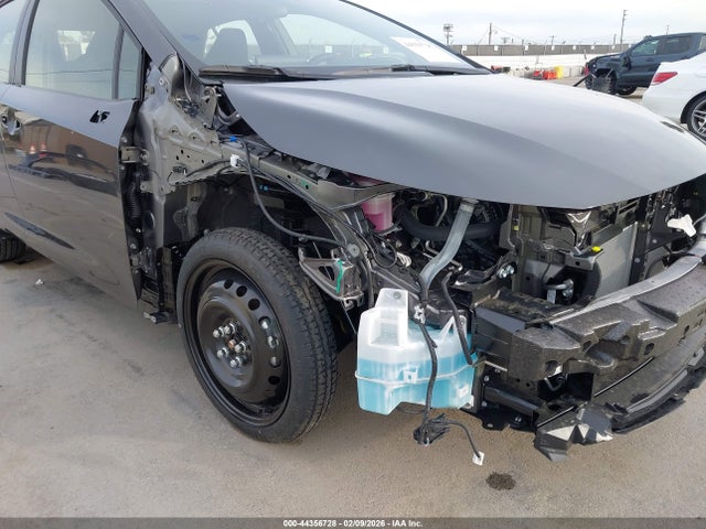 JTND4MBE7T3254311 Toyota COROLLA SE