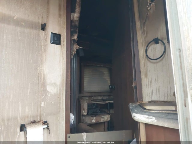 1UJBJ0BRXF1TC0183 Jayco Other