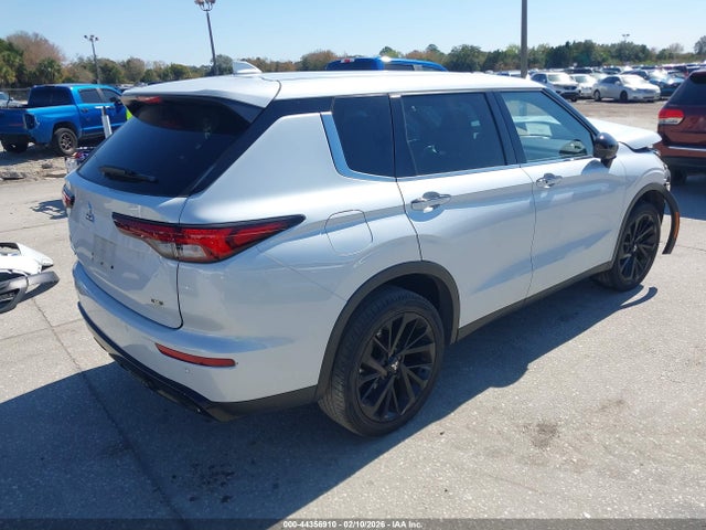 2023 MITSUBISHI OUTLANDER JA4J3UA81PZ033872 Photo 3