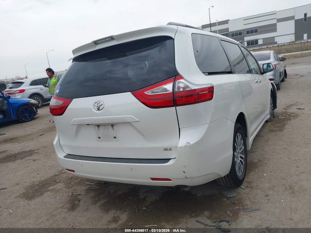 2018 TOYOTA SIENNA 5TDYZ3DC1JS949957 Photo 3
