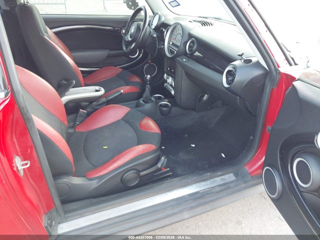 2010 MINI COOPER CLUBMAN WMWML3C59ATX51936 Photo 4