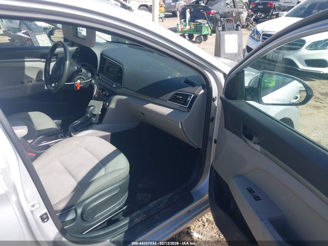 KMHD74LF8HU396814 Hyundai ELANTRA SE