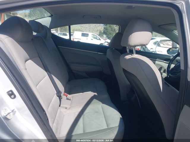 KMHD74LF8HU396814 Hyundai ELANTRA SE