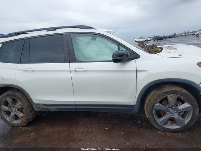 5FNYF8H9XKB017556 Honda Passport Touring