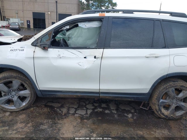5FNYF8H9XKB017556 Honda Passport Touring