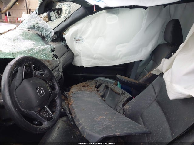 5FNYF8H9XKB017556 Honda Passport Touring
