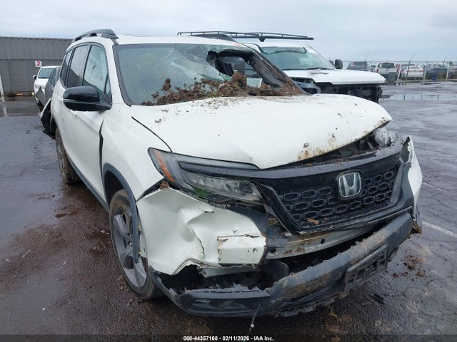 5FNYF8H9XKB017556 Honda Passport Touring
