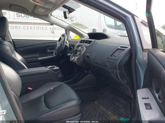 JTDZN3EU9GJ050941 Toyota Prius V Four