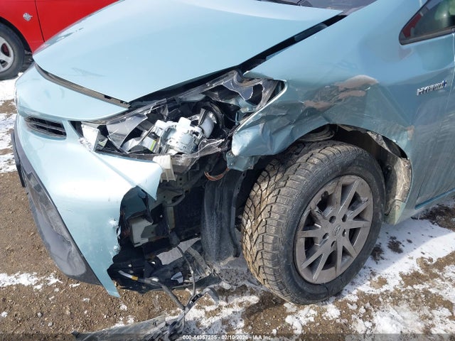 JTDZN3EU9GJ050941 Toyota Prius V Four
