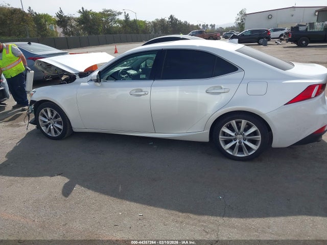 Lexus IS 200T 2016 JTHBA1D22G5013819 Image 15