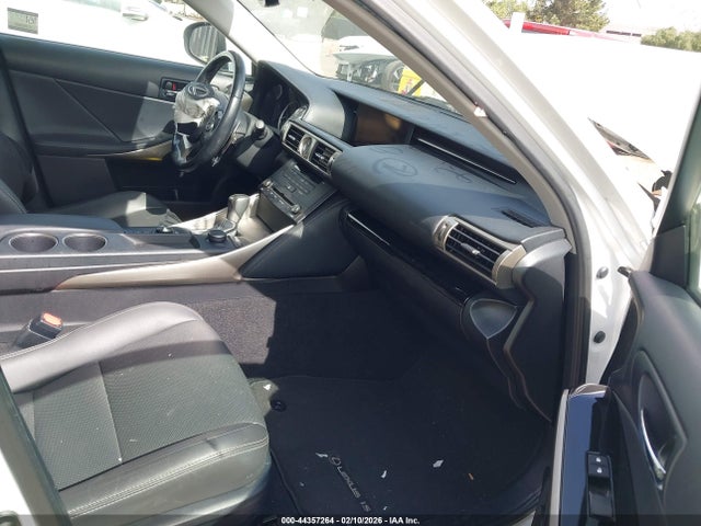 Lexus IS 200T 2016 JTHBA1D22G5013819 Image 5