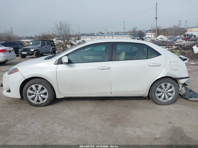 Toyota COROLLA LE 2018 5YFBURHE2JP805796 Image 14
