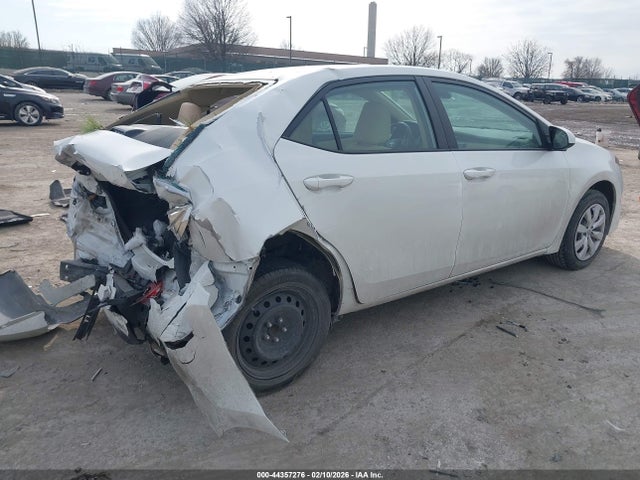 Toyota COROLLA LE 2018 5YFBURHE2JP805796 Image 4