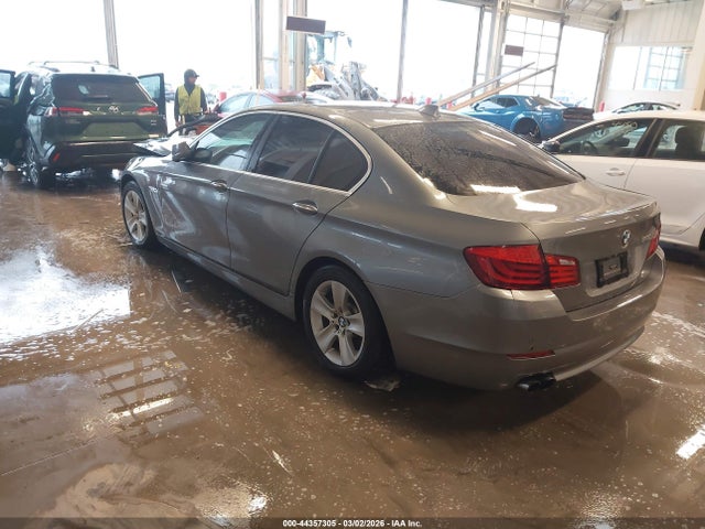 2012 BMW 528I WBAXH5C52CDW09581 Photo 2