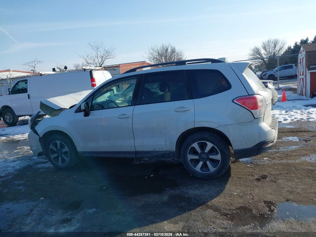 2017 Subaru Forester 2.5i Premium მანქანა იყიდება აუქციონზე, vin: JF2SJAGC2HH431546, აუქციონის ნომერი: 44357381
