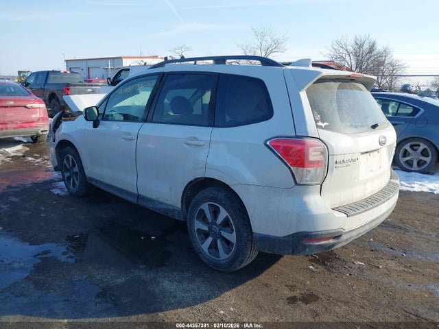 2017 Subaru Forester 2.5i Premium მანქანა იყიდება აუქციონზე, vin: JF2SJAGC2HH431546, აუქციონის ნომერი: 44357381