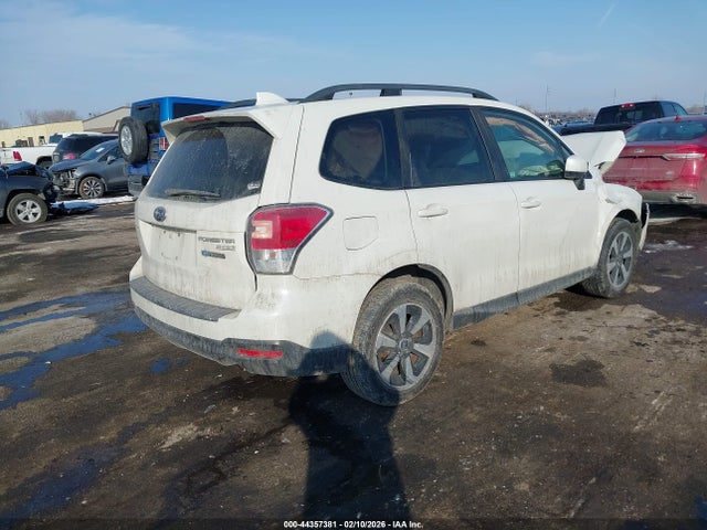 2017 Subaru Forester 2.5i Premium მანქანა იყიდება აუქციონზე, vin: JF2SJAGC2HH431546, აუქციონის ნომერი: 44357381