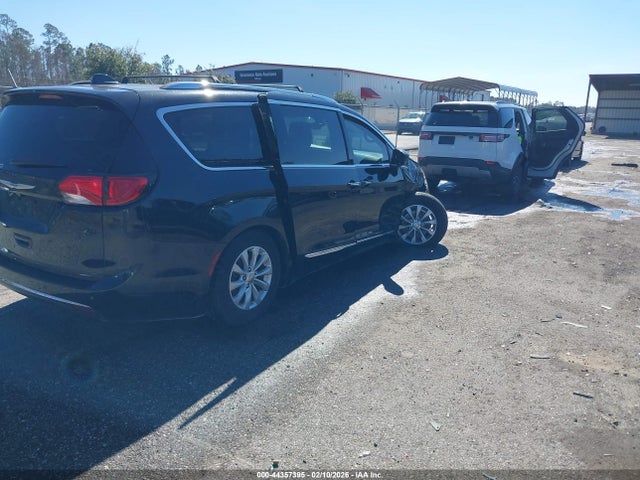 2018 CHRYSLER PACIFICA 2C4RC1BG5JR141538 Photo 3