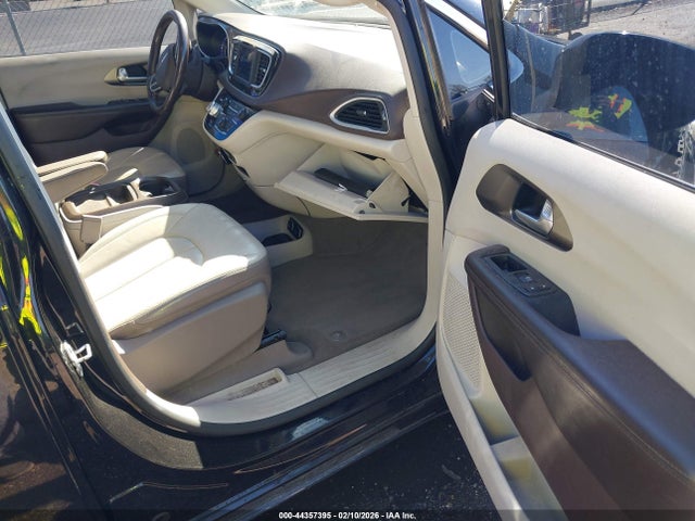2018 CHRYSLER PACIFICA 2C4RC1BG5JR141538 Photo 4