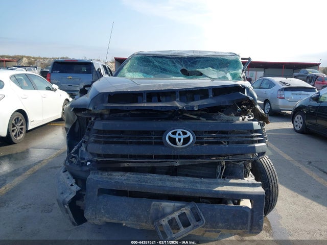 5TFRM5F10HX112650 Toyota Tundra Sr 4.6l V8