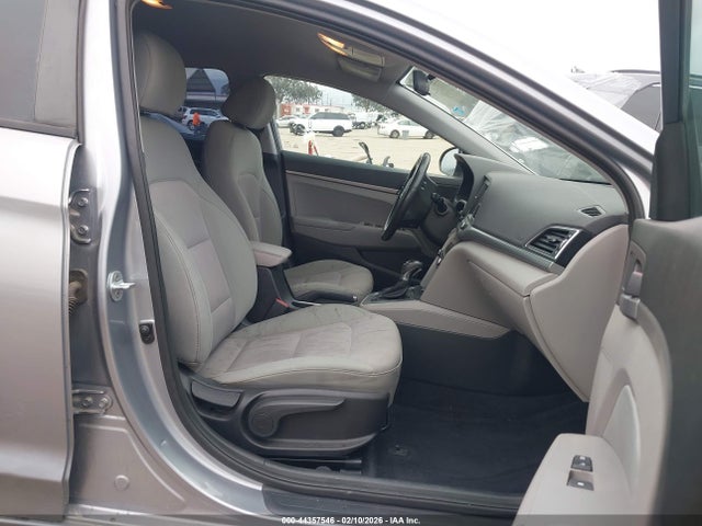 5NPD84LF8HH082561 Hyundai ELANTRA SE