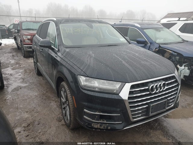 2017 AUDI Q7 WA1VAAF70HD054667
