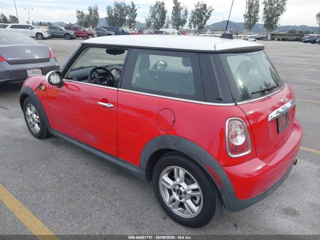2013 MINI HARDTOP WMWSU3C58DT686294 Photo 2