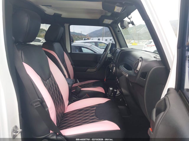 1C4BJWDG6HL602623 Jeep Wrangler Unlimited Sport 4x4