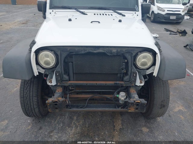 1C4BJWDG6HL602623 Jeep Wrangler Unlimited Sport 4x4