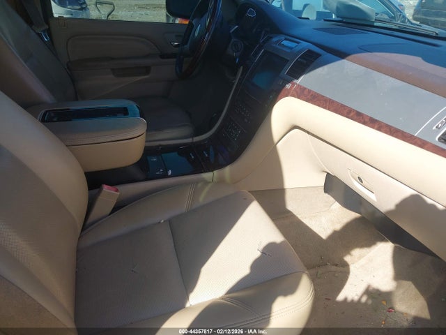 2011 CADILLAC ESCALADE 1GYS3BEF2BR216935 Photo 4