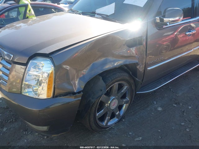 2011 CADILLAC ESCALADE 1GYS3BEF2BR216935 Photo 5