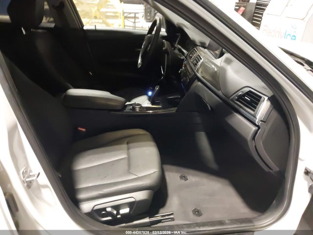 2017 BMW 320I WBA8A9C55HK619623 Photo 4