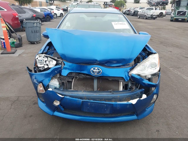 JTDKDTB3XE1564519 Toyota Prius C Two