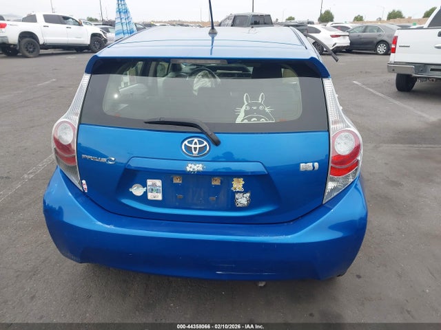 JTDKDTB3XE1564519 Toyota Prius C Two