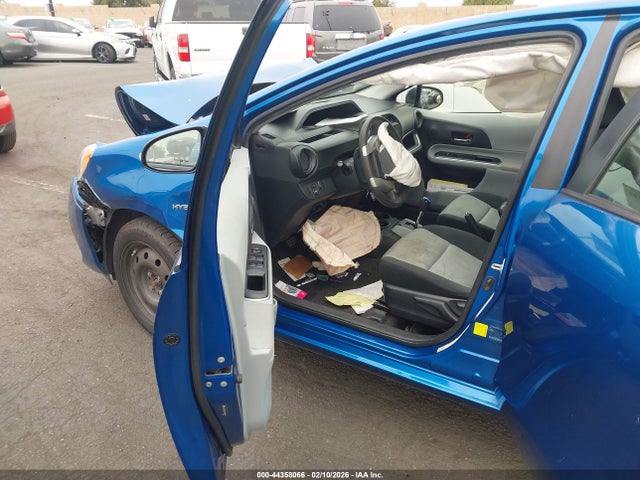 JTDKDTB3XE1564519 Toyota Prius C Two