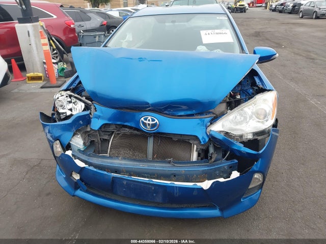 JTDKDTB3XE1564519 Toyota Prius C Two