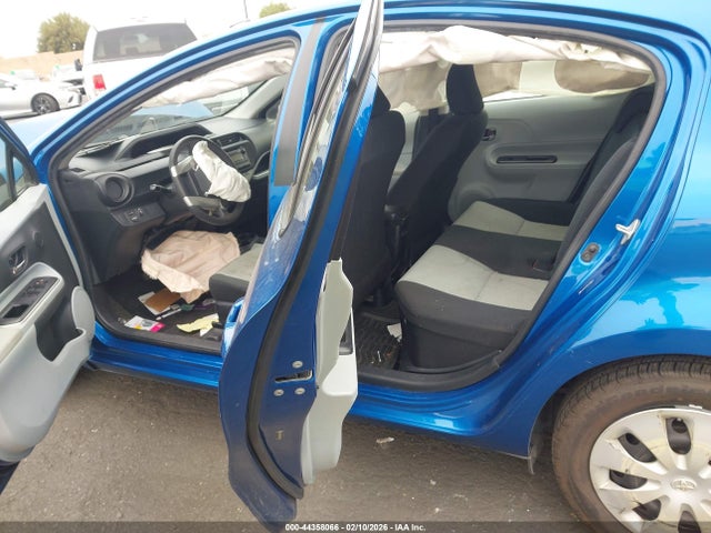 JTDKDTB3XE1564519 Toyota Prius C Two