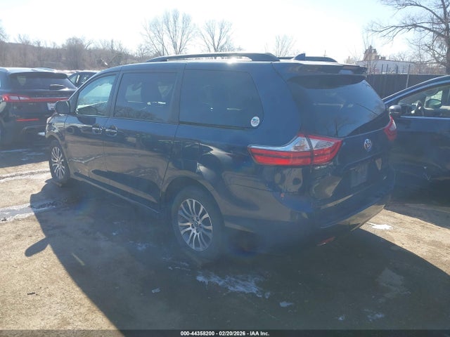2018 TOYOTA SIENNA 5TDYZ3DC3JS933923 Photo 2