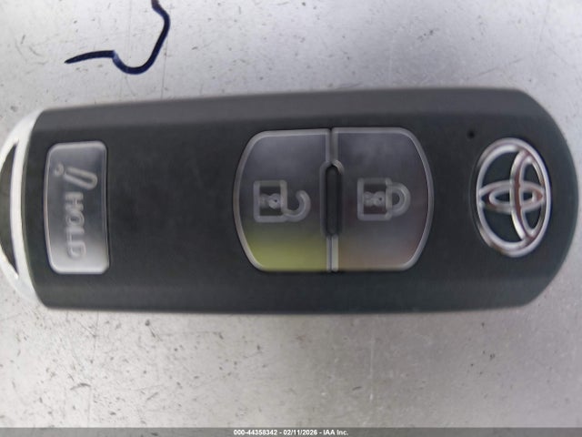 3MYDLBJV0LY704810 Toyota Yaris Xle