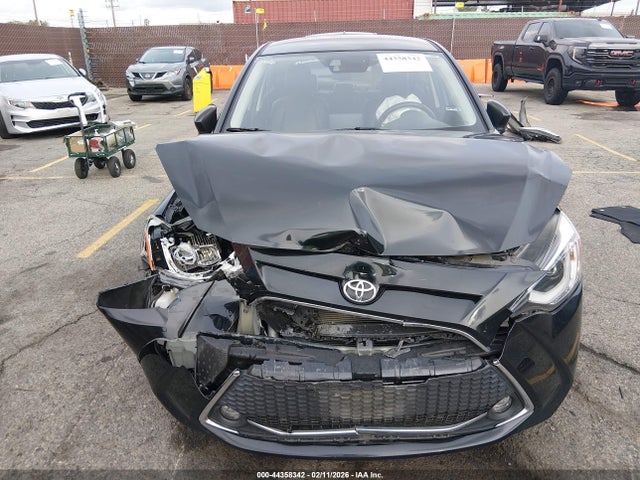 3MYDLBJV0LY704810 Toyota Yaris Xle