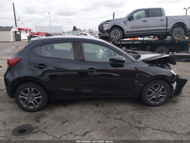 3MYDLBJV0LY704810 Toyota Yaris Xle