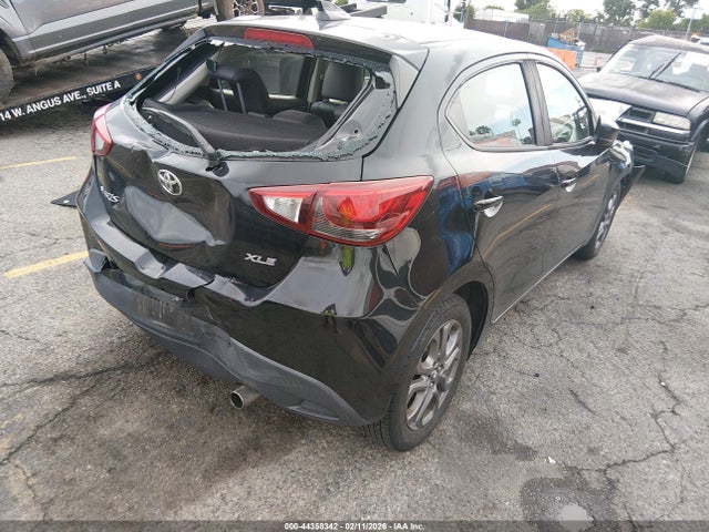 3MYDLBJV0LY704810 Toyota Yaris Xle