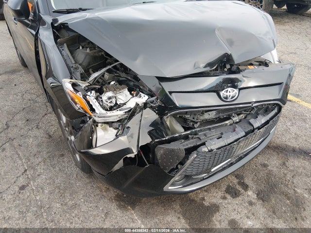3MYDLBJV0LY704810 Toyota Yaris Xle