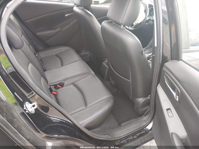 3MYDLBJV0LY704810 Toyota Yaris Xle