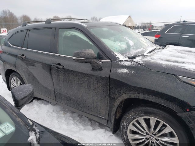Toyota Highlander Hybrid Platinum 2025 5TDEBRCH7SS663734 Image 13