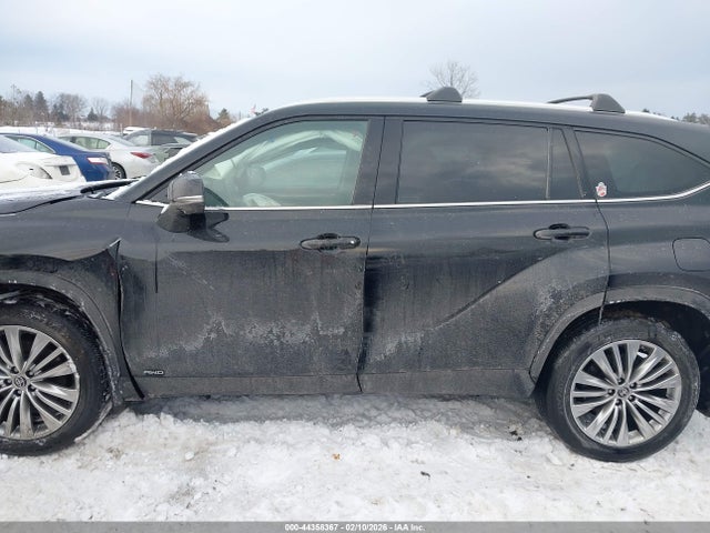 Toyota Highlander Hybrid Platinum 2025 5TDEBRCH7SS663734 Image 14
